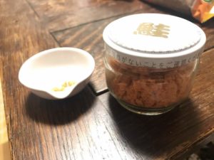 アリは鮭フレークを食べるのか！？実際に食べさせてみた！【シャケフレーク】